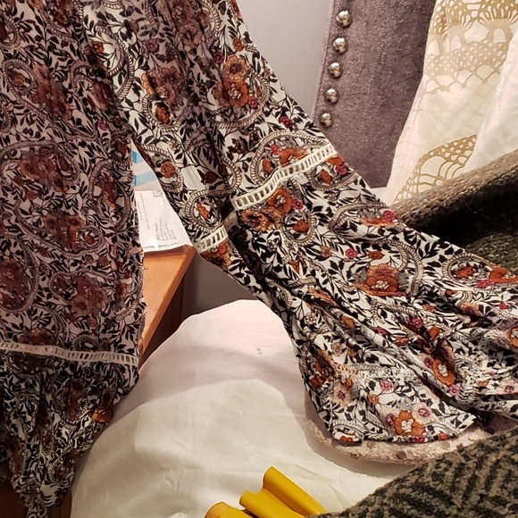 BoHo Floral Tunic - Picture 5 of 7